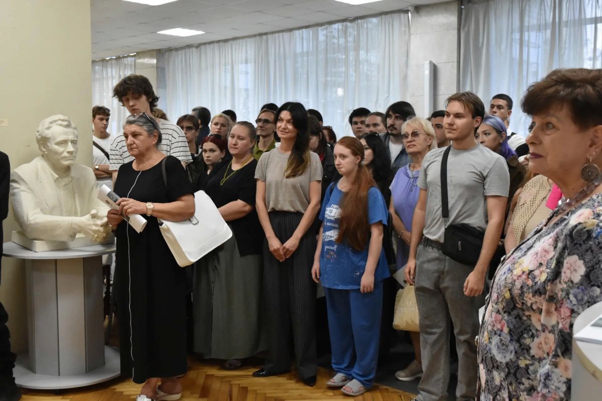 В Галерее искусств открылась мемориальная выставка скульптора Александра Редькина В Галерее искусств открылась мемориальная выставка скульптора Александра Редькина