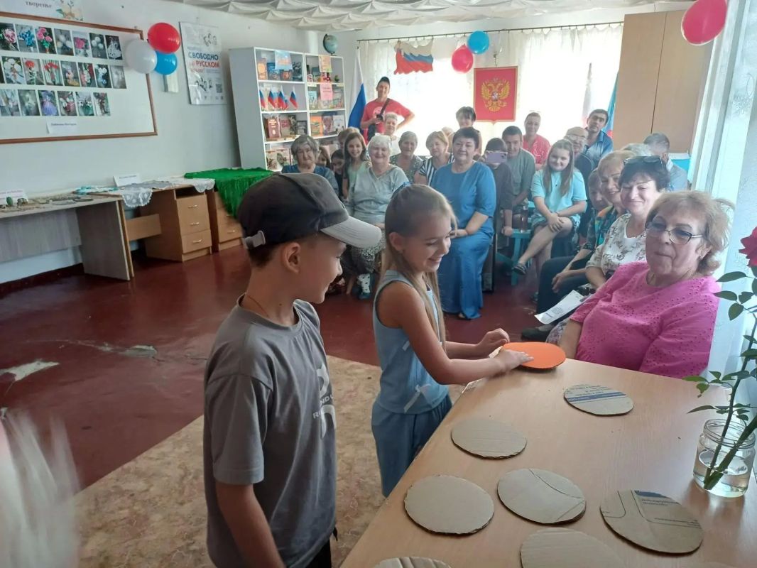 С юбилеем родное село !. В селе Чапаевка состоялась концертно-развлекательная программа «С юбилеем родное село!», посвященная 90-летию образования села, которую провел Пролетарский Дом культуры С юбилеем родное село !. В селе Чапаевка состоялась концертно-развлекательная программа «С юбилеем родное село!», посвященная 90-летию образования села, которую провел Пролетарский Дом культуры