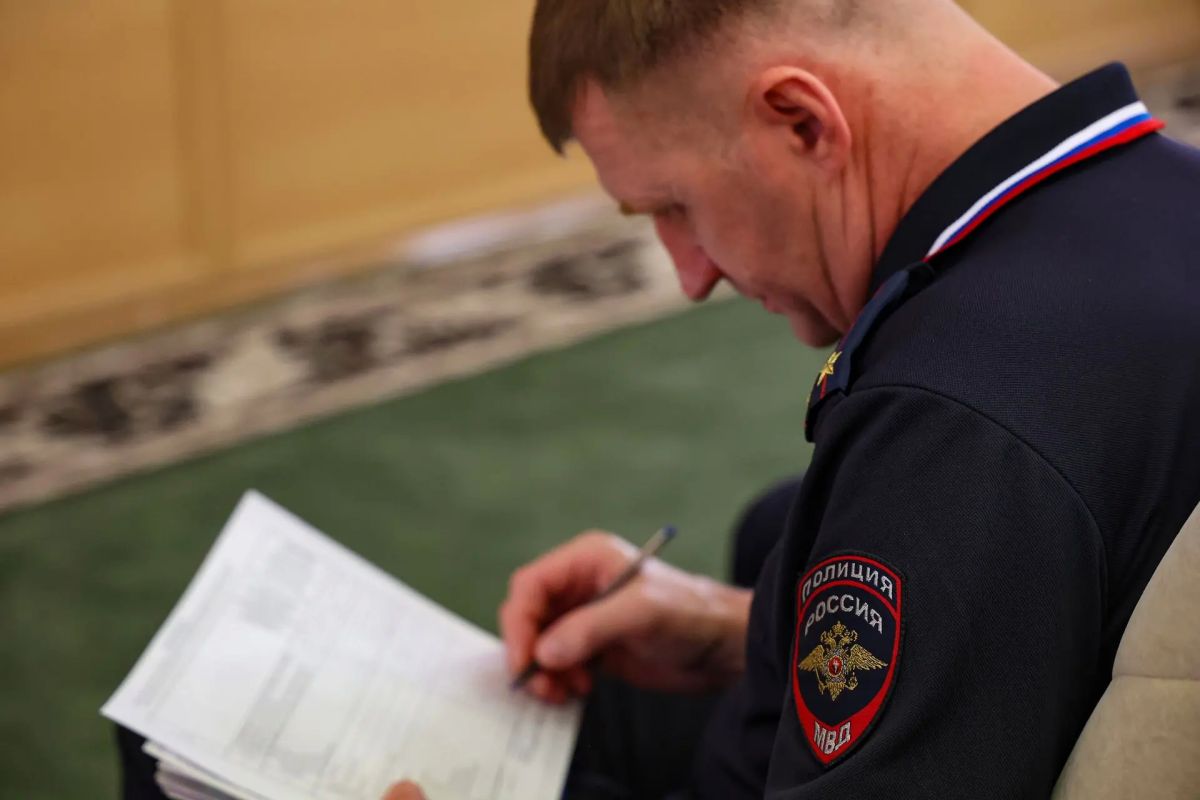 Полицейские Луганска приняли участие в исследовании социально-психологического климата в коллективах Полицейские Луганска приняли участие в исследовании социально-психологического климата в коллективах