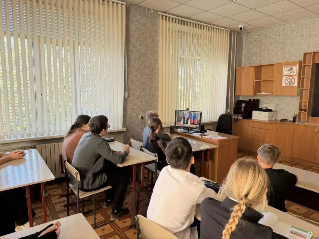 Ольга Бас: Скоро настанет важное событие для Луганской Народной Республики, как и для других трех исторических территорий России, мы впервые будем принимать участие в выборах депутатов в Государственную Думу РФ. Это событие... Ольга Бас: Скоро настанет важное событие для Луганской Народной Республики, как и для других трех исторических территорий России, мы впервые будем принимать участие в выборах депутатов в Государственную Думу РФ. Это событие...