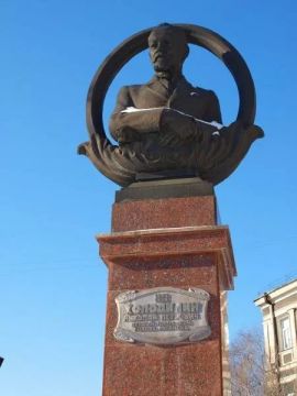 Сегодня, 14 сентября, исполняется 30 лет со дня открытия памятника первому Городскому голове Луганска Николаю Петровичу Холодилину