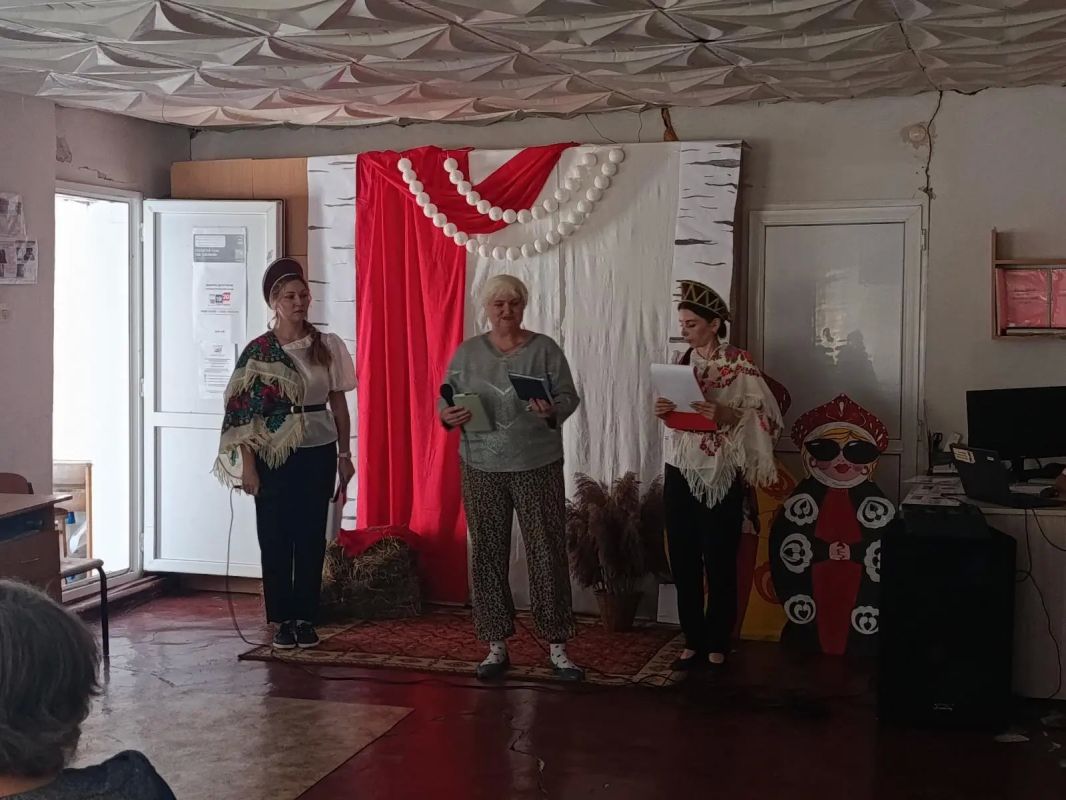 С юбилеем родное село !. В селе Чапаевка состоялась концертно-развлекательная программа «С юбилеем родное село!», посвященная 90-летию образования села, которую провел Пролетарский Дом культуры С юбилеем родное село !. В селе Чапаевка состоялась концертно-развлекательная программа «С юбилеем родное село!», посвященная 90-летию образования села, которую провел Пролетарский Дом культуры