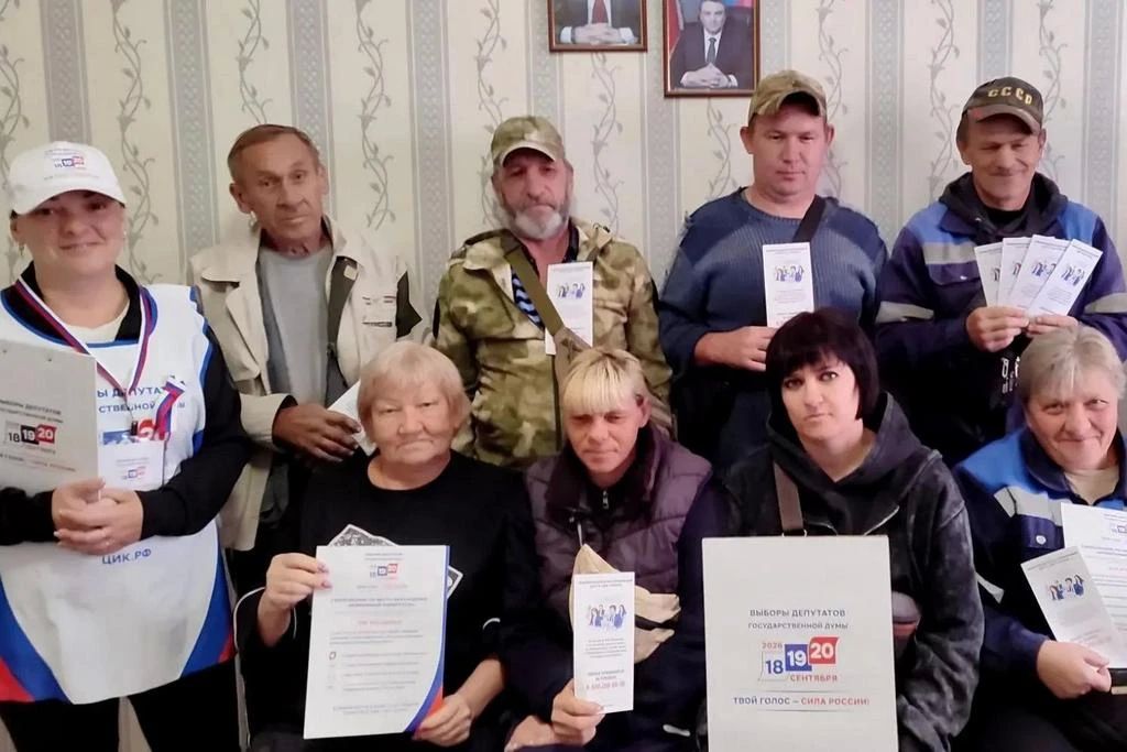 В Славяносербском округе завершился поквартирный обход избирателей В Славяносербском округе завершился поквартирный обход избирателей