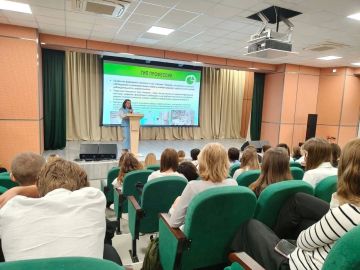 В рамках профориентационной работы с учениками 10–11 классов ГБОУ ЛНР «ЛУГАНСКАЯ ГИМНАЗИЯ №60 имени 200-летия города Луганска» была проведена познавательная встреча, посвящённая профессиям провизора и фармацевта