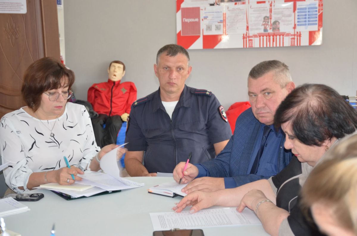 В Новоайдарском округе обсудили развитие молодежных инициатив и патриотическое воспитание В Новоайдарском округе обсудили развитие молодежных инициатив и патриотическое воспитание