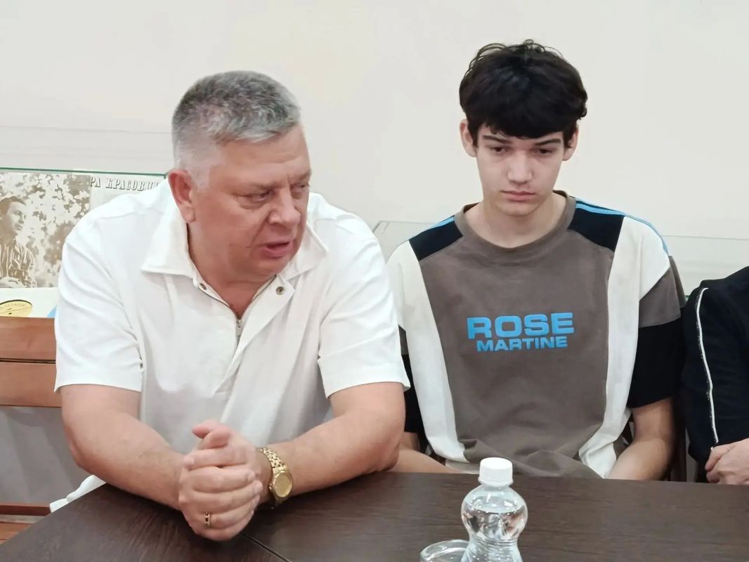 Яна Пащенко встретилась с тренерами и юными спортсменами Луганска Яна Пащенко встретилась с тренерами и юными спортсменами Луганска