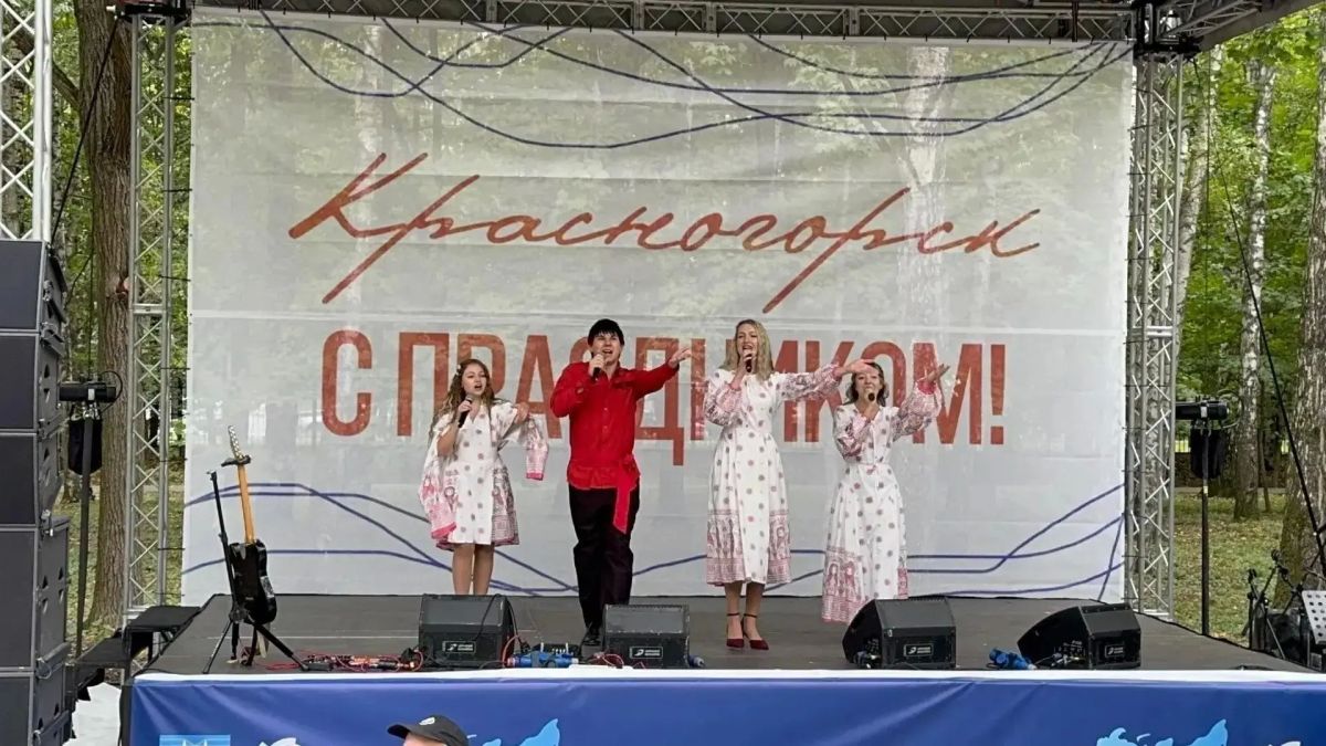 Творческие коллективы Луганска стали участниками VI открытого фестиваля национальных культур «АртФолк России» Творческие коллективы Луганска стали участниками VI открытого фестиваля национальных культур «АртФолк России»