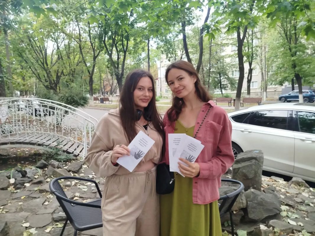 «Твой выбор — твоя жизнь». С целью профилактики распространения наркомании среди населения отдел молодёжной политики Администрации городского округа город Ровеньки провел информационно-просветительскую акцию «Твой выбор —... «Твой выбор — твоя жизнь». С целью профилактики распространения наркомании среди населения отдел молодёжной политики Администрации городского округа город Ровеньки провел информационно-просветительскую акцию «Твой выбор —...