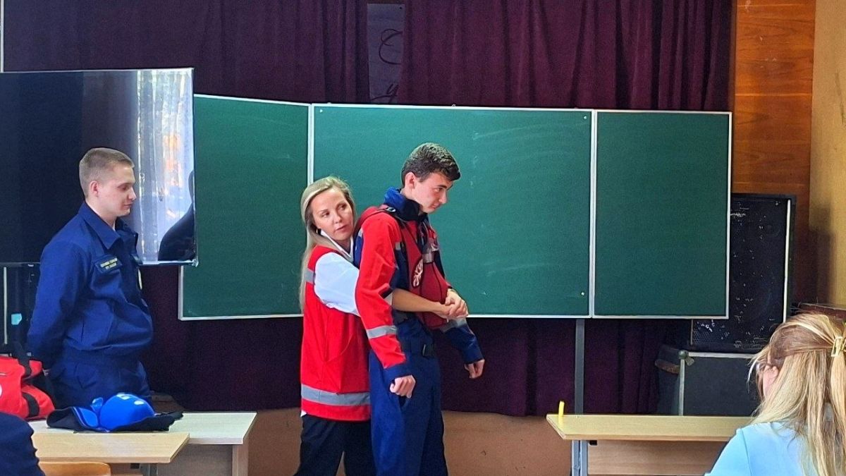В преддверии Всемирного дня оказания первой помощи на базе Краснодонского факультета инженерии и менеджмента (филиал) «ЛГУ им. В. Даля» добровольцы ССО «Молодогвардеец» ЛугРО ВСКС совместно с Региональной общественной... В преддверии Всемирного дня оказания первой помощи на базе Краснодонского факультета инженерии и менеджмента (филиал) «ЛГУ им. В. Даля» добровольцы ССО «Молодогвардеец» ЛугРО ВСКС совместно с Региональной общественной...