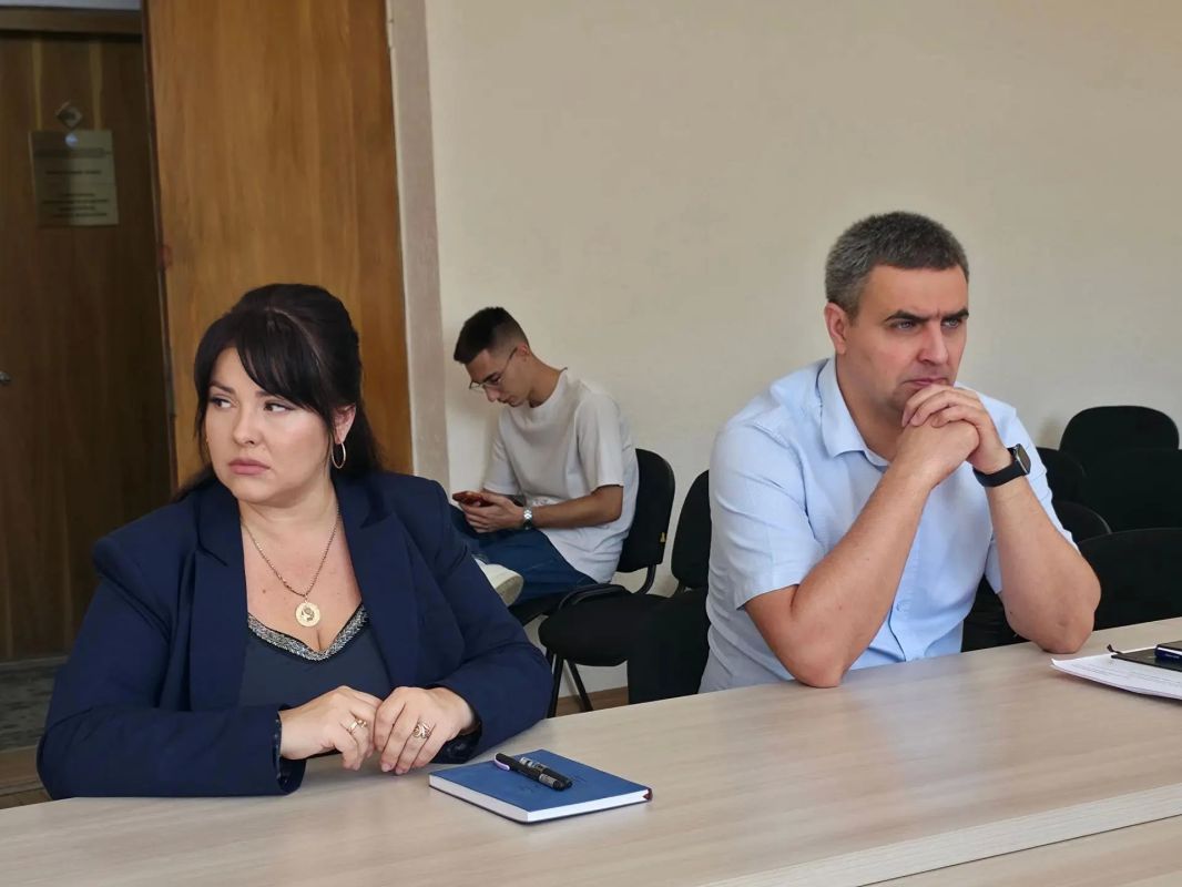 В ЛНР определили кандидатов для участия в федеральном этапе премии «Человек труда» В ЛНР определили кандидатов для участия в федеральном этапе премии «Человек труда»