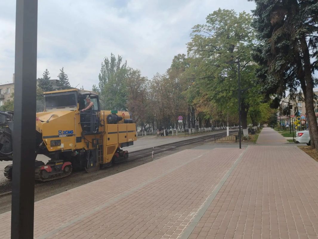 Продолжаются работы по капитальному ремонту проезжей части улицы Ленина Продолжаются работы по капитальному ремонту проезжей части улицы Ленина