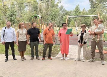 В Рубежном открылась новая детская площадка: как инициатива горожан превратилась в любимое место для семейного отдыха