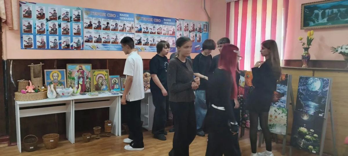 В пгт Новодарьевка прошла выставка «Золотые руки мастеров» В пгт Новодарьевка прошла выставка «Золотые руки мастеров»