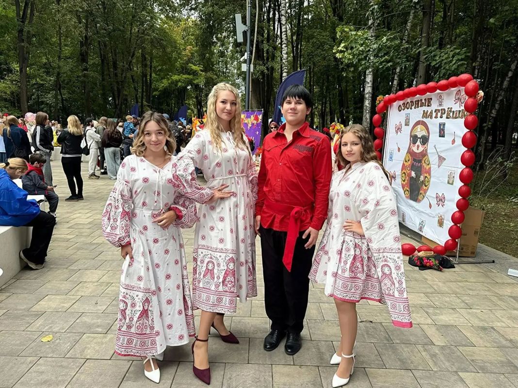 Творческие коллективы Луганска стали участниками VI открытого фестиваля национальных культур «АртФолк России» Творческие коллективы Луганска стали участниками VI открытого фестиваля национальных культур «АртФолк России»