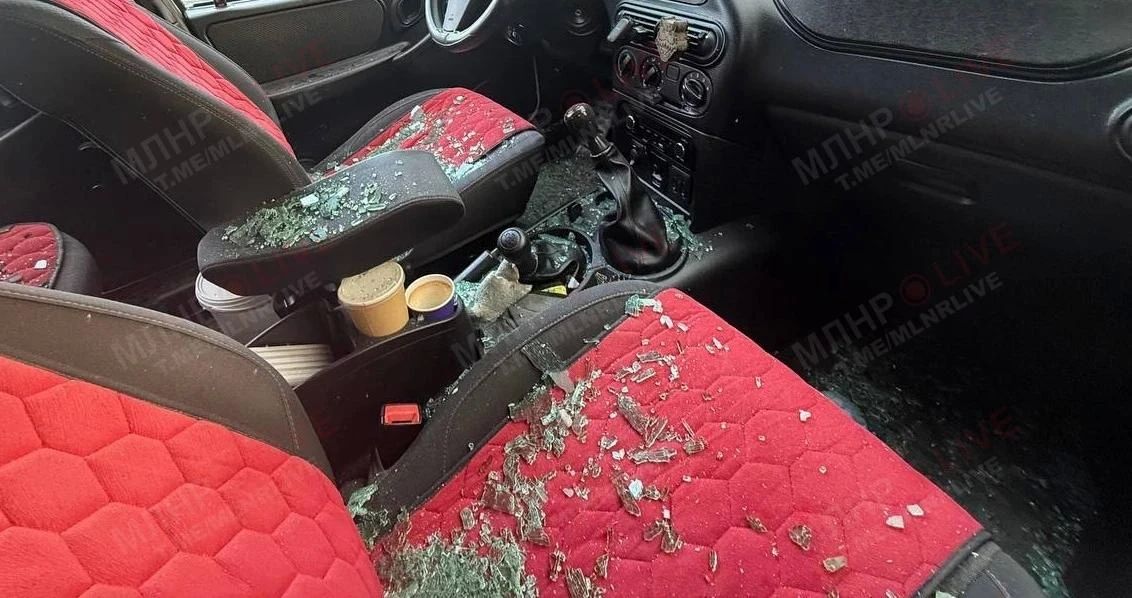 В Новосветловке в результате атаки БПЛА повреждены дом и автомобили В Новосветловке в результате атаки БПЛА повреждены дом и автомобили