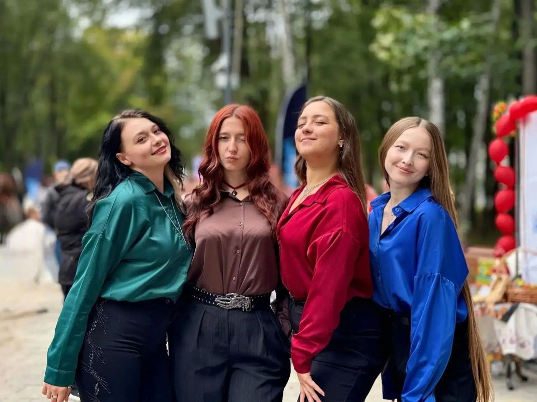 Творческие коллективы Луганска стали участниками VI открытого фестиваля национальных культур «АртФолк России» Творческие коллективы Луганска стали участниками VI открытого фестиваля национальных культур «АртФолк России»