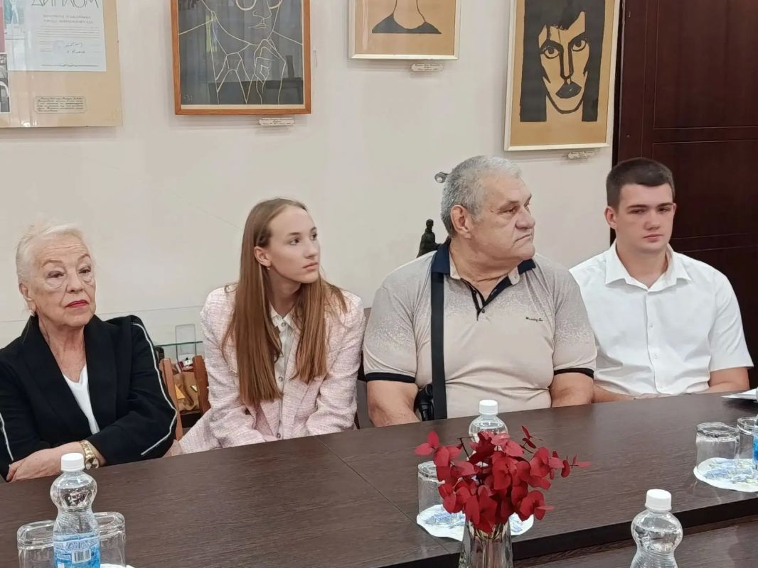 Яна Пащенко встретилась с тренерами и юными спортсменами Луганска Яна Пащенко встретилась с тренерами и юными спортсменами Луганска