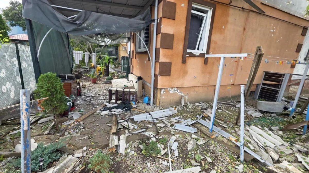 Жилой сектор Новосветловки оказался под ударом врага этой ночью Жилой сектор Новосветловки оказался под ударом врага этой ночью