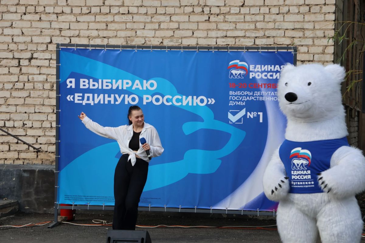 «Выборный десант» продолжает путешествие по Луганску «Выборный десант» продолжает путешествие по Луганску