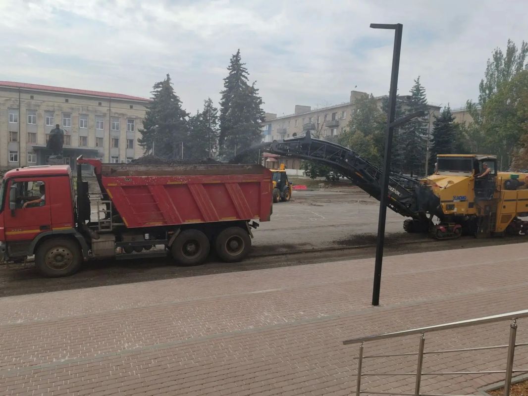 Продолжаются работы по капитальному ремонту проезжей части улицы Ленина