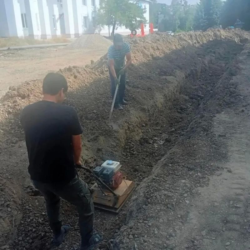 Специалисты из Калмыкии продолжают помогать Антрациту готовиться к зиме