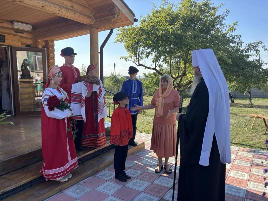 Инна Швенк: В Перевальской школе-интернате произошло знаменательное событие: состоялось торжественное освящение часовни, возведенной в честь праведного Симеона Богоприимца Инна Швенк: В Перевальской школе-интернате произошло знаменательное событие: состоялось торжественное освящение часовни, возведенной в честь праведного Симеона Богоприимца