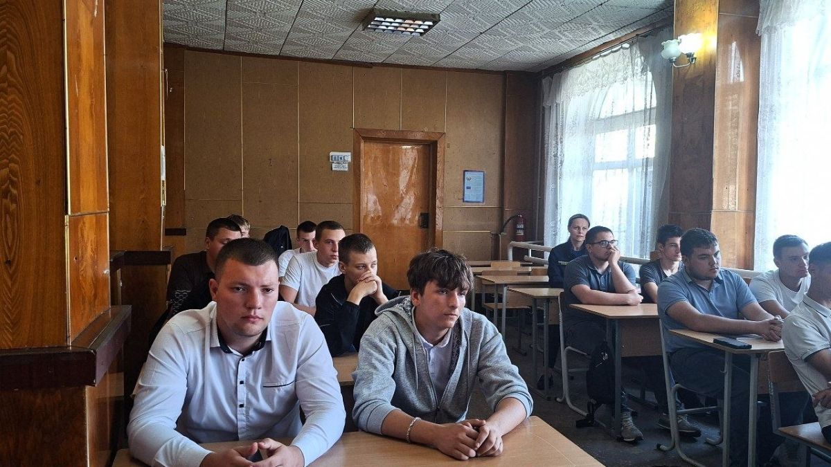 В преддверии Всемирного дня оказания первой помощи на базе Краснодонского факультета инженерии и менеджмента (филиал) «ЛГУ им. В. Даля» добровольцы ССО «Молодогвардеец» ЛугРО ВСКС совместно с Региональной общественной... В преддверии Всемирного дня оказания первой помощи на базе Краснодонского факультета инженерии и менеджмента (филиал) «ЛГУ им. В. Даля» добровольцы ССО «Молодогвардеец» ЛугРО ВСКС совместно с Региональной общественной...