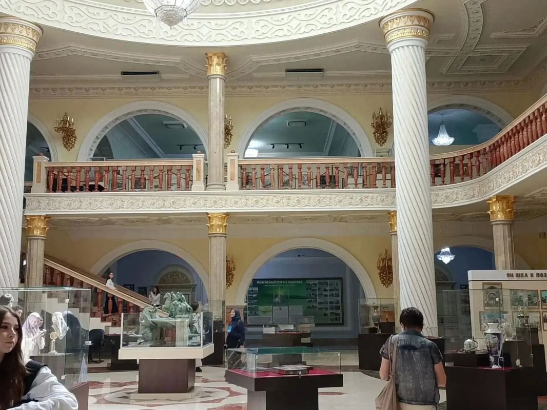 Краснолучские школьники посетили Чеченскую Республику в рамках проекта «Университетские смены» Краснолучские школьники посетили Чеченскую Республику в рамках проекта «Университетские смены»