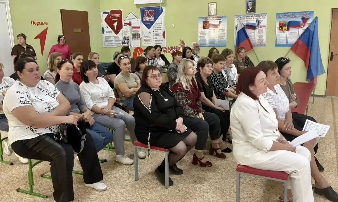 Полицейские Краснодона обсудили с родителями безопасность детей Полицейские Краснодона обсудили с родителями безопасность детей