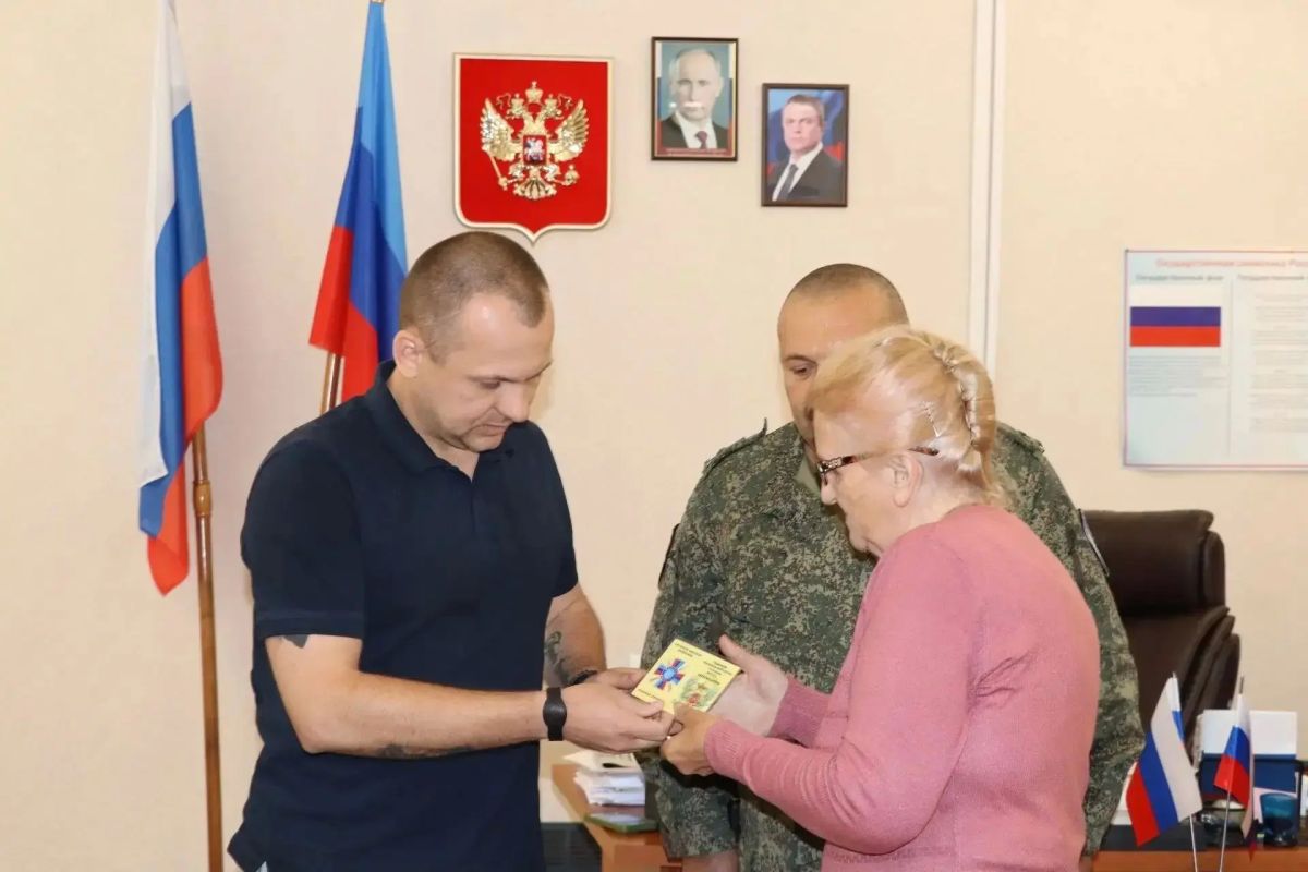 В Администрации городского округа состоялась церемония, в ходе которой временно исполняющий полномочия Главы городского округа Павел Дреев передал государственные награды семьям павших защитников В Администрации городского округа состоялась церемония, в ходе которой временно исполняющий полномочия Главы городского округа Павел Дреев передал государственные награды семьям павших защитников