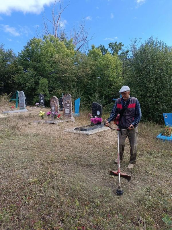 В Белокуракинском муниципальном округе приводят в порядок места захоронений В Белокуракинском муниципальном округе приводят в порядок места захоронений
