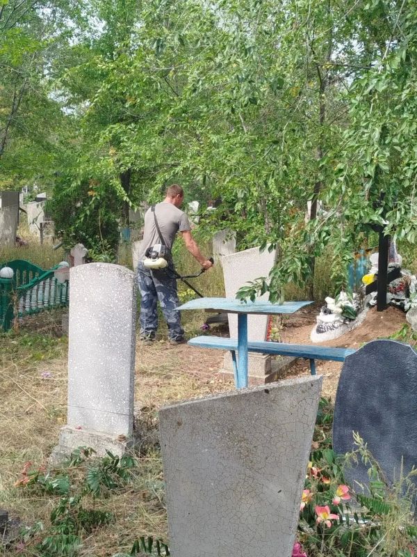 Забота о памяти: в Ровеньках приводят в порядок заброшенные захоронения Забота о памяти: в Ровеньках приводят в порядок заброшенные захоронения