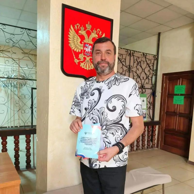 Владимир Чернев: Уполномоченные сотрудники Администрации Старобельского муниципального округа передали специализированные информационные памятки по вопросам взаимодействия и работы с иностранными гражданами руководителям...