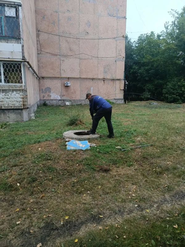 Сотрудники Краснолучского департамента ГУП ЛНР «Лугансквода» ежедневно проводят систематическую работу по обеспечению стабильного водоснабжения и водоотведения Сотрудники Краснолучского департамента ГУП ЛНР «Лугансквода» ежедневно проводят систематическую работу по обеспечению стабильного водоснабжения и водоотведения