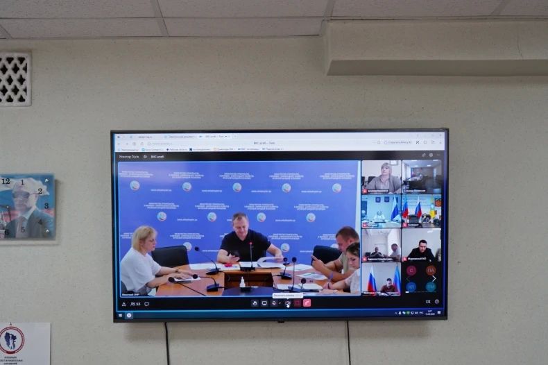 Представители Администрации Свердловского муниципалитета и регионов-шефов приняли участие в ВКС Представители Администрации Свердловского муниципалитета и регионов-шефов приняли участие в ВКС