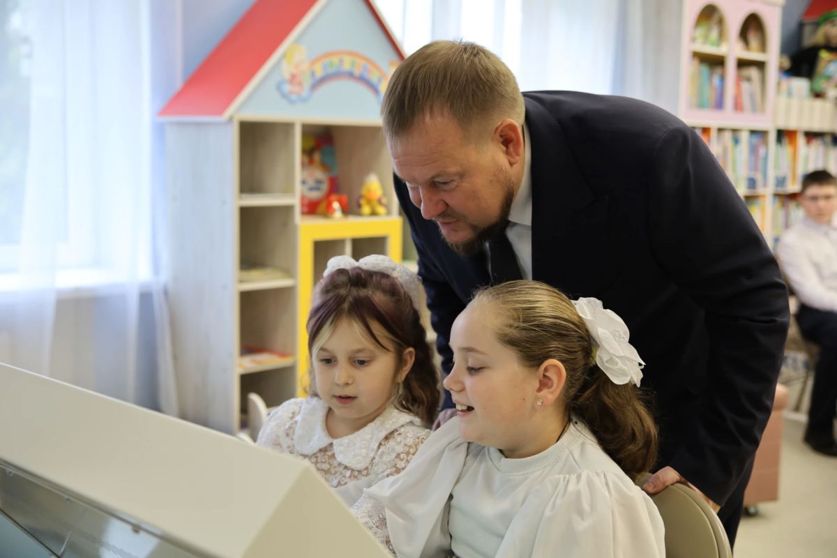 В Славяносербске открылась модельная библиотека нового поколения В Славяносербске открылась модельная библиотека нового поколения