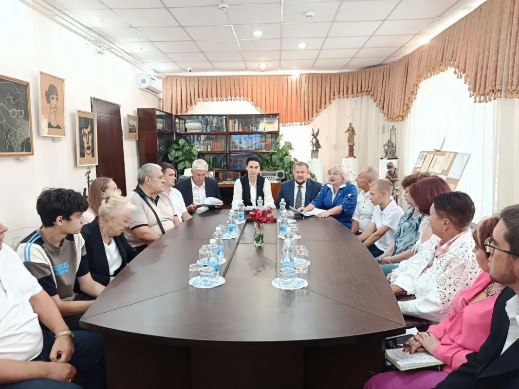 Яна Пащенко встретилась с тренерами и юными спортсменами Луганска