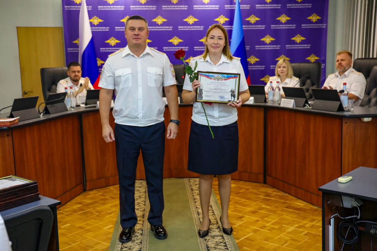 В МВД наградили сотрудников миграционных подразделений региона В МВД наградили сотрудников миграционных подразделений региона