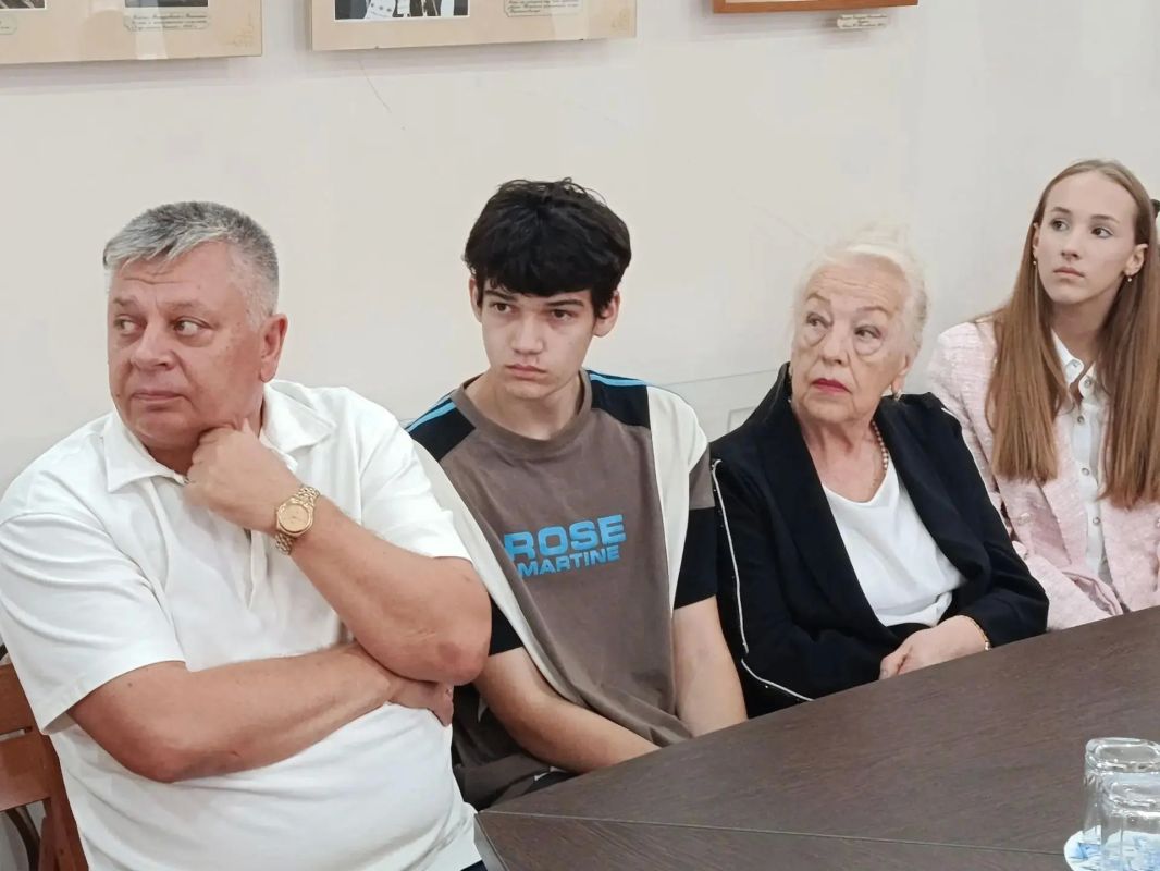 Яна Пащенко встретилась с тренерами и юными спортсменами Луганска Яна Пащенко встретилась с тренерами и юными спортсменами Луганска