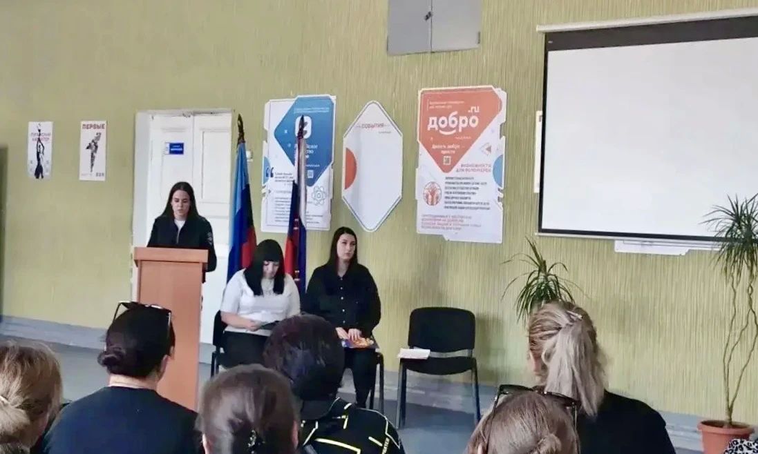 Полицейские Краснодона обсудили с родителями безопасность детей Полицейские Краснодона обсудили с родителями безопасность детей