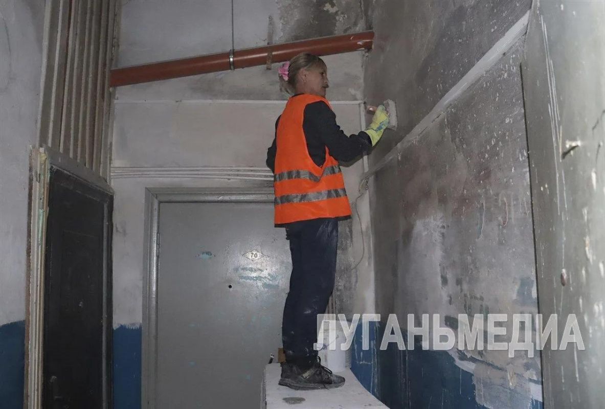 «Единый региональный фонд по управлению многоквартирными домами на территории ЛНР» обновляет подъезды многоэтажек в Свердловске «Единый региональный фонд по управлению многоквартирными домами на территории ЛНР» обновляет подъезды многоэтажек в Свердловске