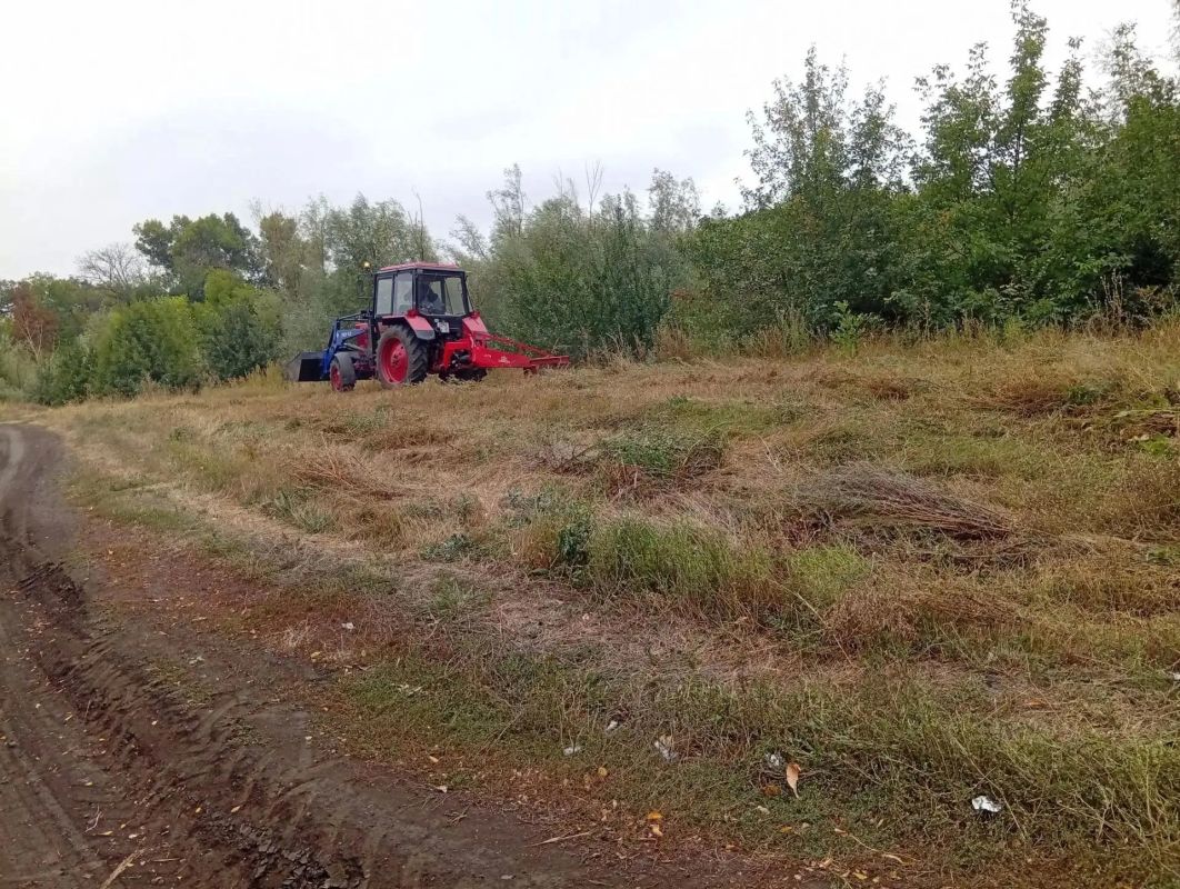 Работы по благоустройству городского округа город Ровеньки продолжаются Работы по благоустройству городского округа город Ровеньки продолжаются