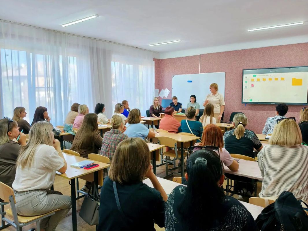 Для родителей Лутугинского округа провели лекции по профилактике деструктивного поведения подростков Для родителей Лутугинского округа провели лекции по профилактике деструктивного поведения подростков