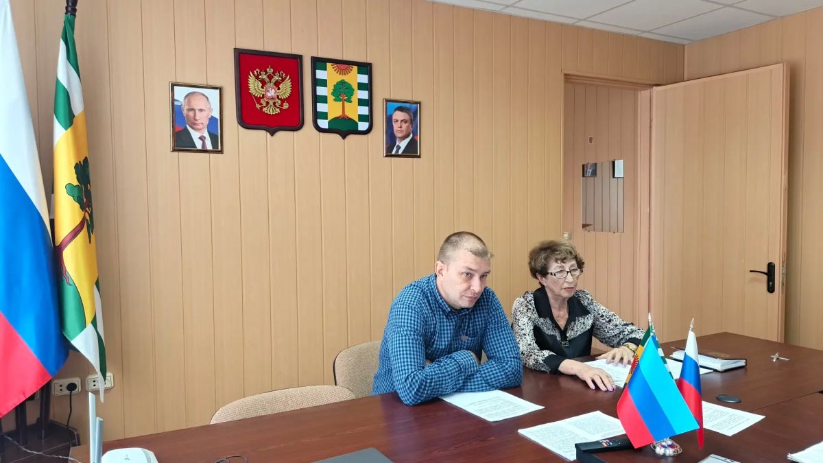 Врип Главы города Рубежное Евгений Шаталин совместно с депутатским корпусом городского округа города провел совещание