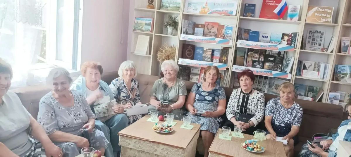 В Лутугинской библиотеке прошёл вечер к 95-летию поэта Ивана Мирошникова В Лутугинской библиотеке прошёл вечер к 95-летию поэта Ивана Мирошникова
