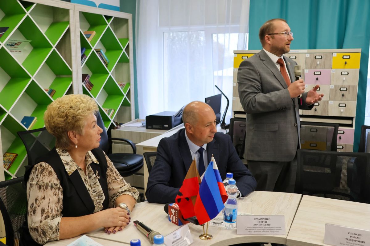 Роман Олексин: В Славяносербске открылась первая модельная библиотека! Роман Олексин: В Славяносербске открылась первая модельная библиотека!