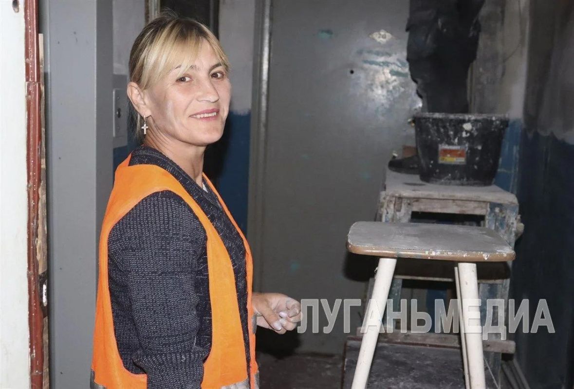 «Единый региональный фонд по управлению многоквартирными домами на территории ЛНР» обновляет подъезды многоэтажек в Свердловске «Единый региональный фонд по управлению многоквартирными домами на территории ЛНР» обновляет подъезды многоэтажек в Свердловске
