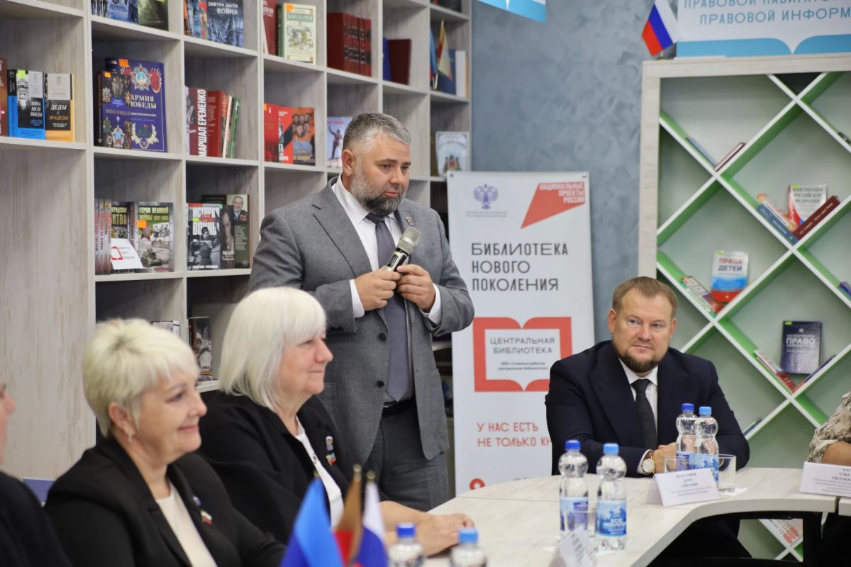 В Славяносербске открылась модельная библиотека нового поколения В Славяносербске открылась модельная библиотека нового поколения