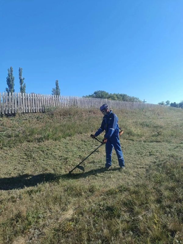 В Белокуракинском муниципальном округе приводят в порядок места захоронений В Белокуракинском муниципальном округе приводят в порядок места захоронений