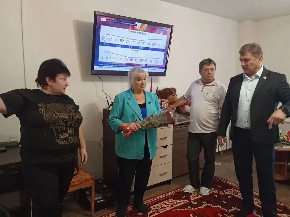 Зинаида Наден: В преддверии празднования 131 годовщины города Алчевска, активист партийного проекта «Российское село» Наталия Сушкова совместно с Председателем Совета городского округа муниципальное образование городского... Зинаида Наден: В преддверии празднования 131 годовщины города Алчевска, активист партийного проекта «Российское село» Наталия Сушкова совместно с Председателем Совета городского округа муниципальное образование городского...